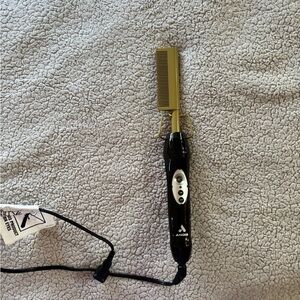 Black Handle Heated Comb with Gold-Tone Comb Head